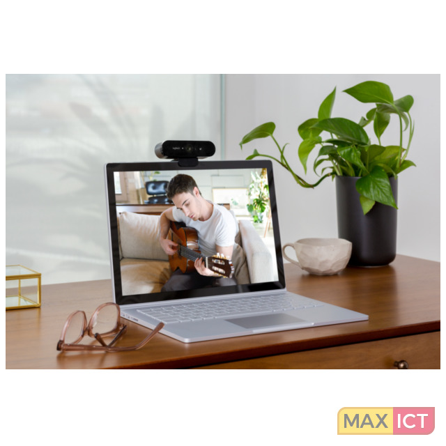 Logitech BRIO Maximale videoresolutie 4096 x 2160 Pixels Maximale beeldsnelheid 90 fps Resolutie bij opnamesnelheid 1280x72030fps1280x72060fps1920x108030fps1920x108060fps Interface USB 30 Kleur van het product Zwart Montagewijze Clip Breedte 102 mm Diepte 27 mm Hoogte 27 mm